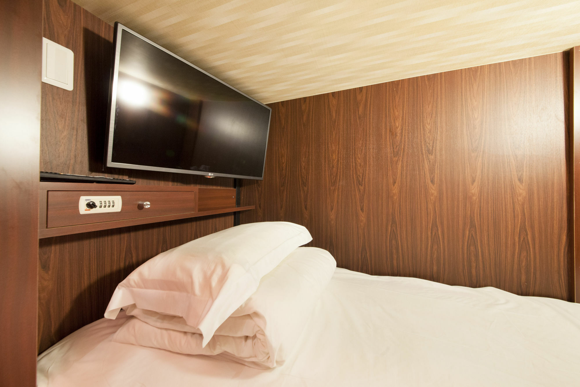 Centurion Residential Tower Hotel a capsule Tokyo